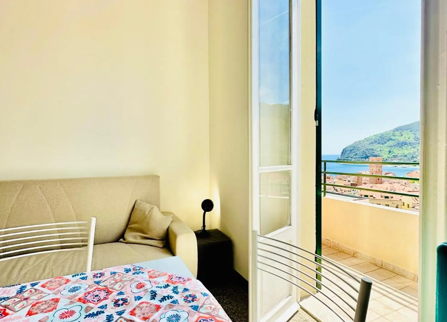Hostdomus - Casa Ester Noli 0*,