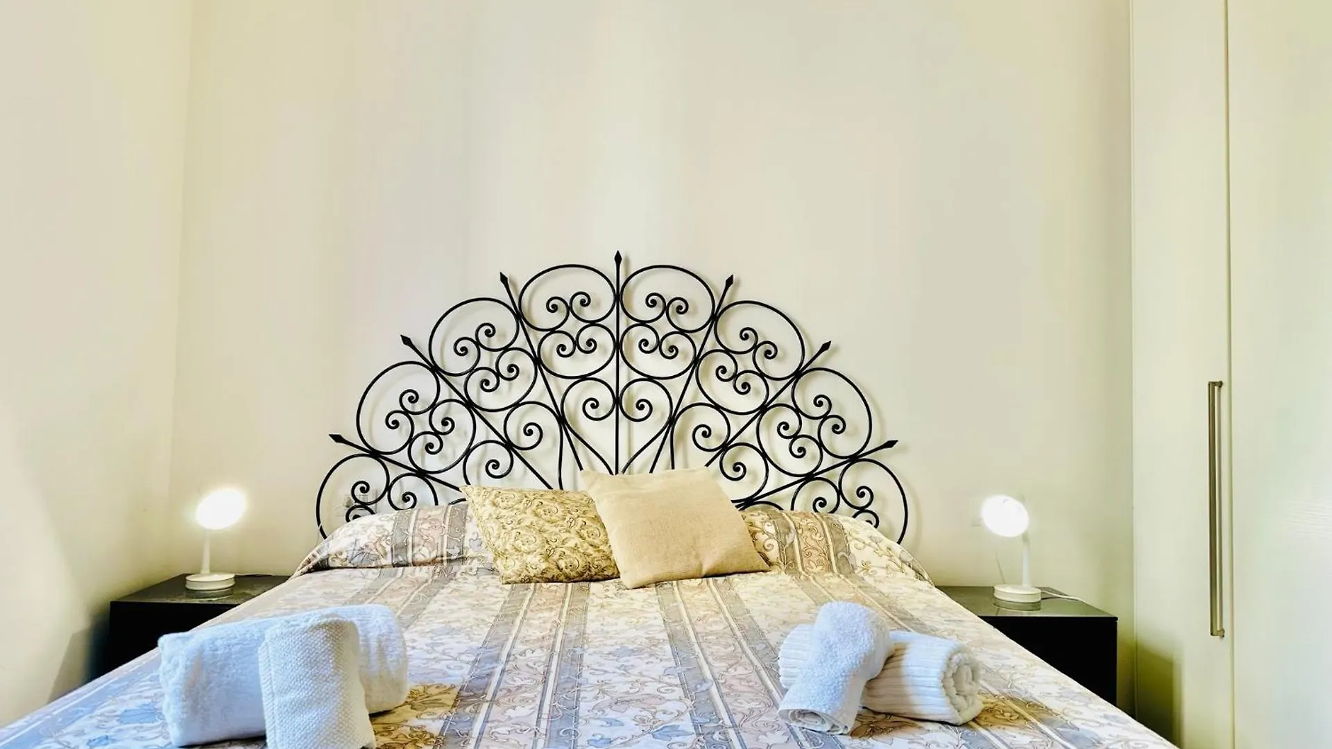 Hostdomus - Casa Ester Noli 0*,  Italy
