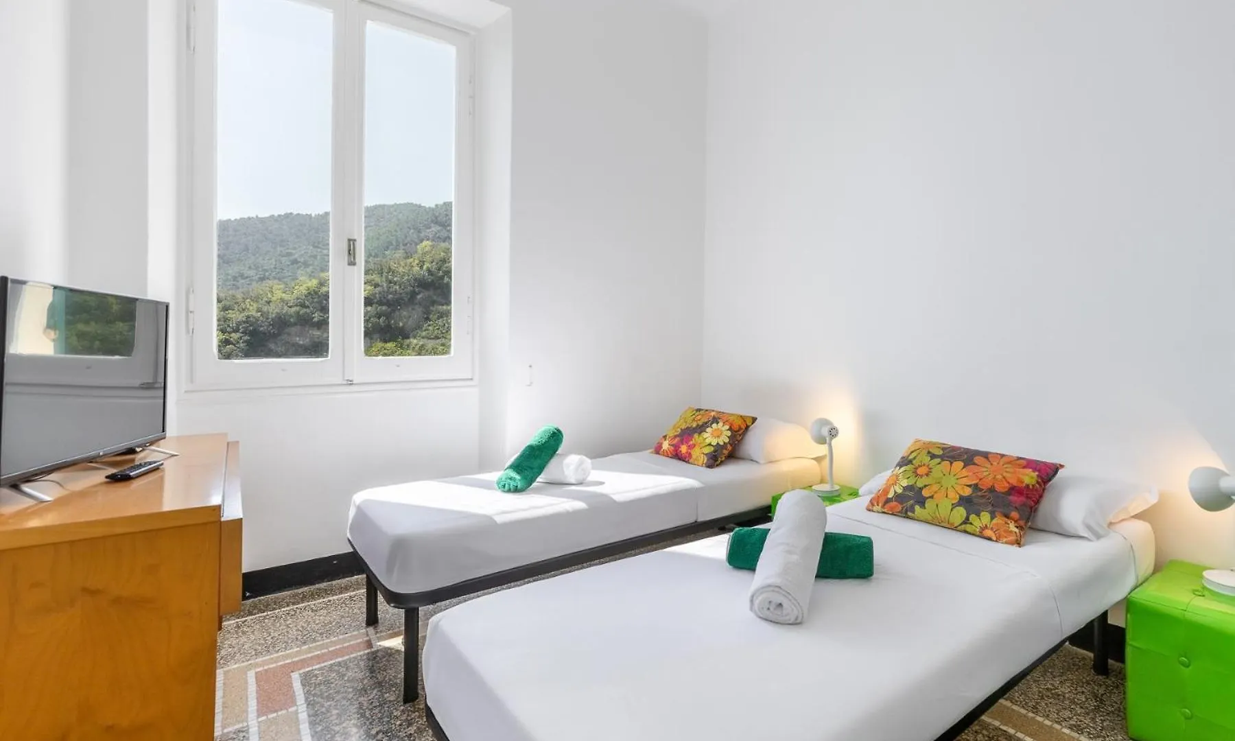 Hostdomus - Casa Ester Noli 0*,