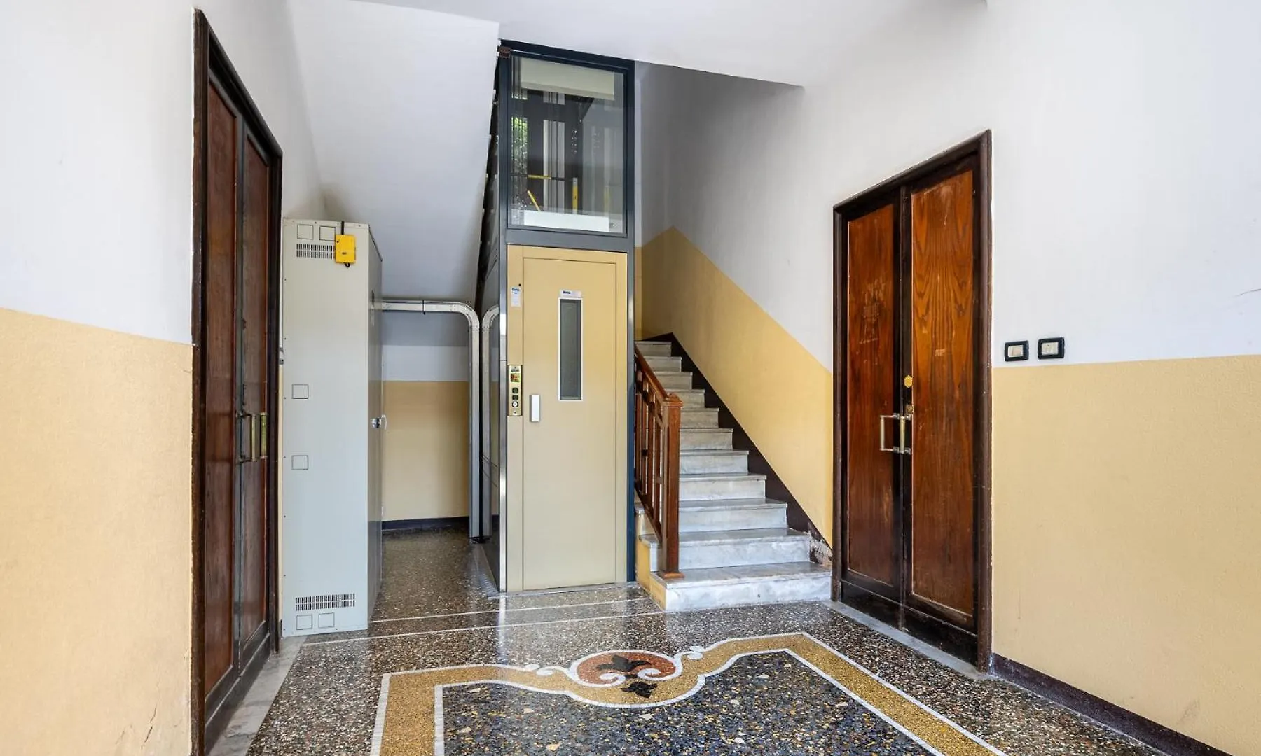 Hostdomus - Casa Ester Noli 0*,